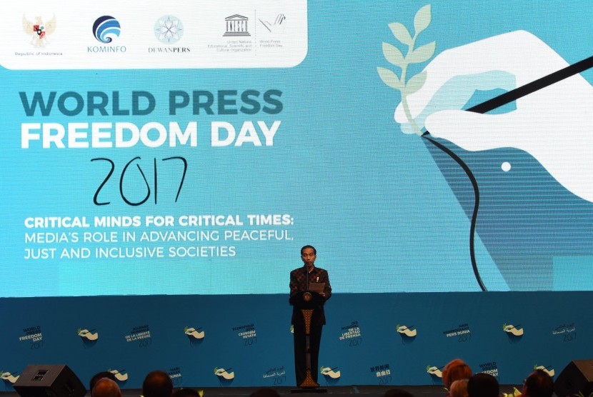 Presiden Joko Widodo memberikan pidato ketika menghadiri acara peyerahan penghargaan UNESCO/Guillermo Cano World Press Freedom Prize 2017 dalam World Press Freedom Day (WPFD) 2017 di Jakarta Convention Center, Jakarta, Rabu (3/5).