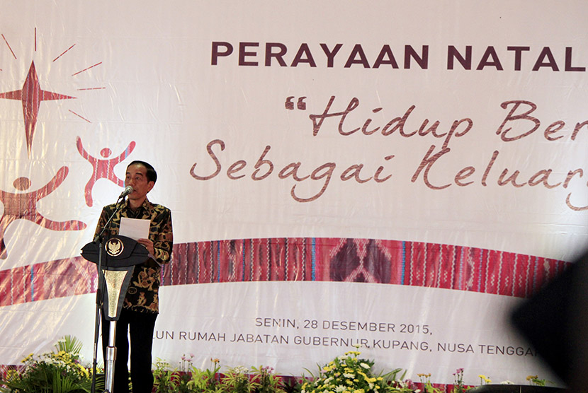 Presiden Joko Widodo memberikan sambutan dan ucapan Natal bagi umat Kristiani saat menghadiri perayaan Natal Bersama Nasional di Kupang, NTT, Senin (28/12).