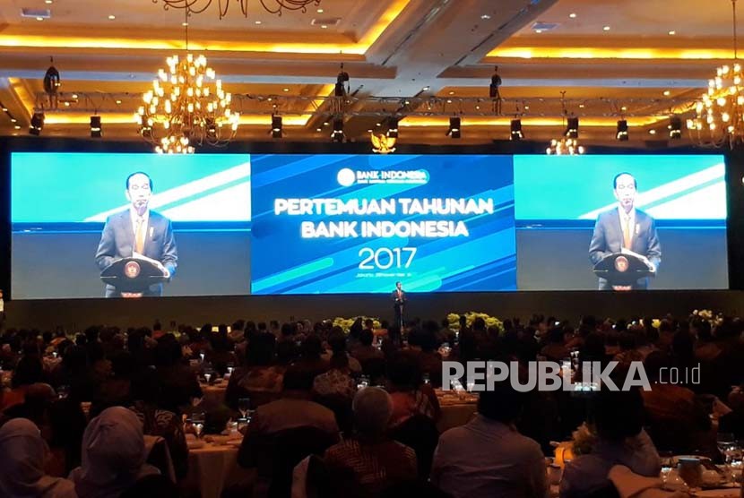 Presiden Joko Widodo memberikan sambutan pada Pertemuan Tahunan Bank Indonesia 2017, Selasa (28/11). 