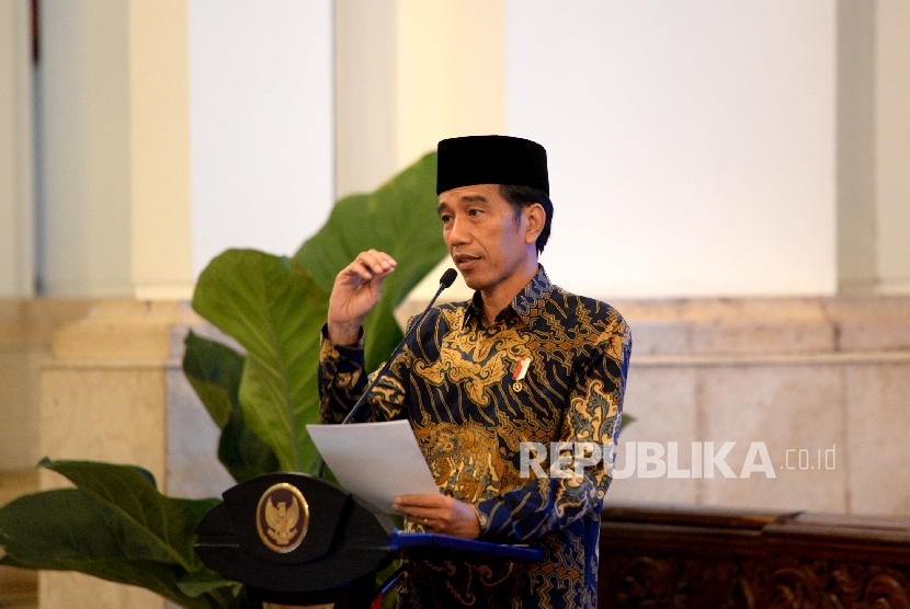 Presiden Joko Widodo. Jokowi mengimbau seluruh umat Islam, khususnya para pejabat negara, ASN, BUMN, dan kepala daerah agar menunaikan kewajiban zakat melalui Badan Amil Zakat Nasional (Baznas).