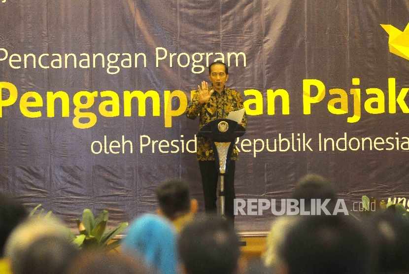 Presiden Joko Widodo memberikan sambutannya saat Pencanangan Pengampunan Pajak di kantor Direktorat Jenderal Pajak Kementerian Keuangan, Jakarta, Jumat (1/7).(Republika/Agung Supriyanto)