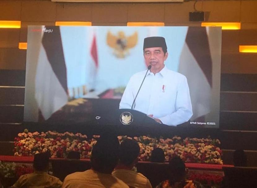 Presiden Joko Widodo membuka secara resmi Tanwir 1 Pemuda Muhammadiyah di Manado, Sulawesi Utara secara daring, Jumat (2/4).