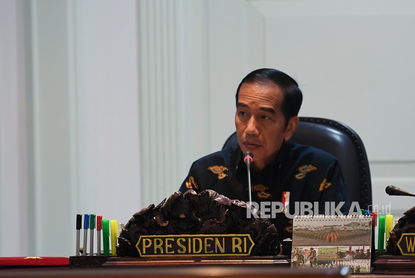 Presiden Joko Widodo memimpin rapat terbatas di Kantor Presiden, Jakarta, Rabu (7/11/2018).