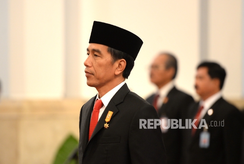 Presiden Joko Widodo mempimpin upaca pelantikan Dewan Pengawas serta Dewan Direksi BPJS Kesehatan dan Ketenagakerjaan di Istana Negara, Jakarta, Selasa (23/2). 
