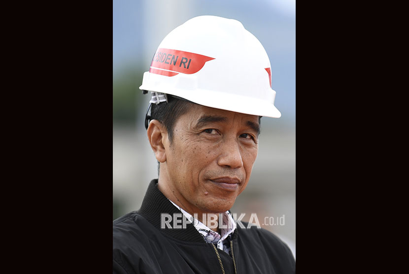 Presiden Joko Widodo menghadiri peresmian pengoperasian Jalan Tol Ciawi-Sukabumi Seksi 1 (Ciawi-Cigombong) di Gerbang Tol Cigombong, Bogor, Jawa Barat, Sabtu (1/12/2018). 