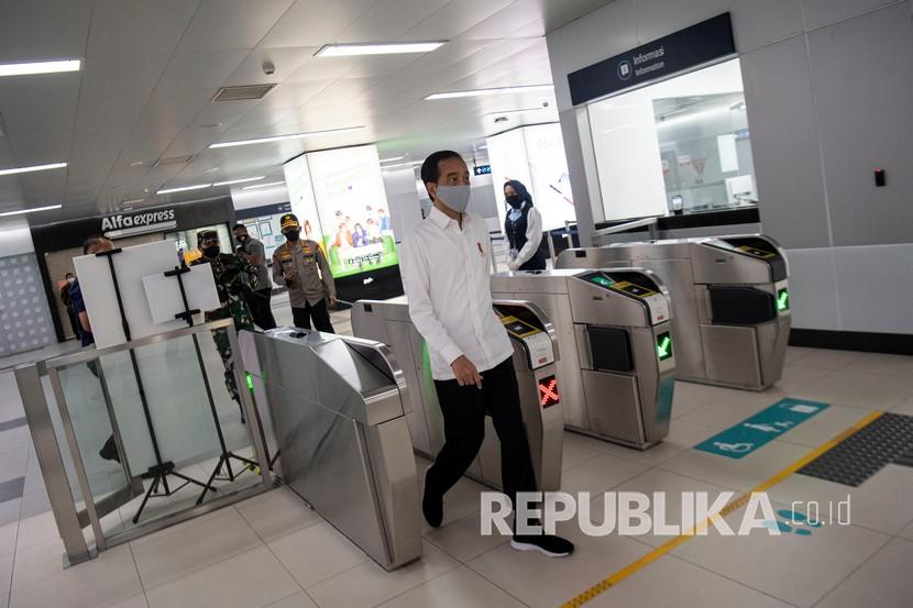Presiden Joko Widodo di Stasiun MRT Bundaraan HI, Jakarta Pusat, Selasa (26/5/2020). 