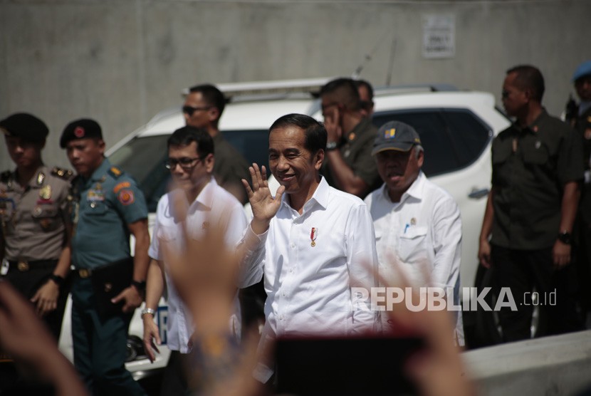 Presiden Joko Widodo meninjau terowongan (underpass) Yogyakarta International Airport (YIA), Temon, Kulonprogo, DI Yogyakarta, Jumat (31/1/2020).