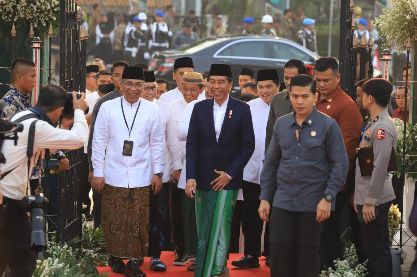 Presiden Joko Widodo menjadi pembina pada Apel Hari Santri 2023. 