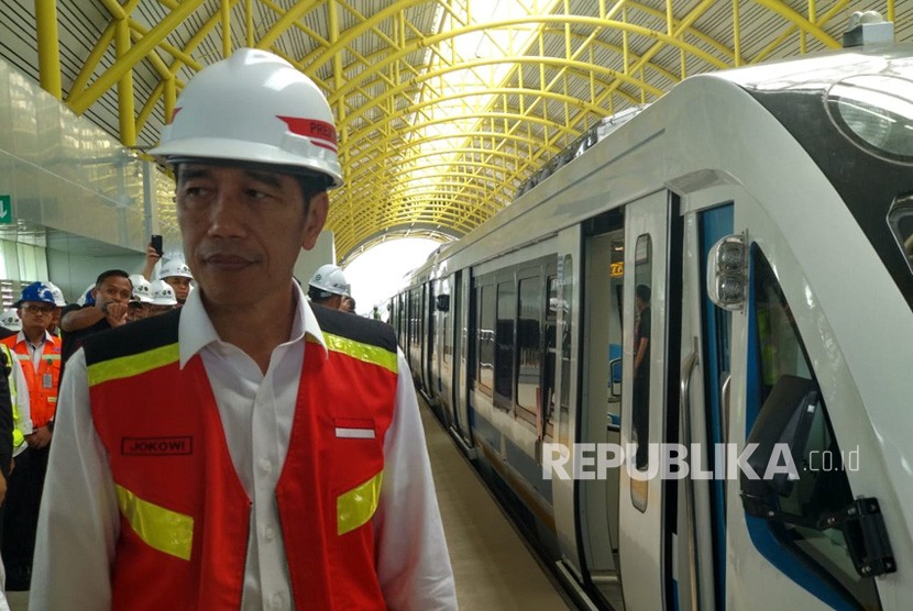 President Joko Widodo observes light rail transit (LRT) Palembang, South Sumatra, Friday (July 13).