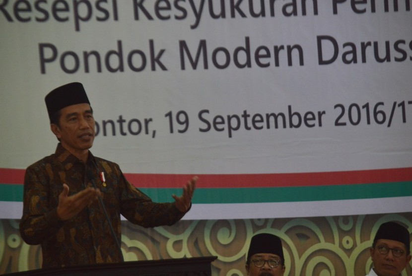 President Joko Widodo was giving speech at Pondok Modern Darussalam Gontor Ponorogo, West Java, Monday (19/9). 