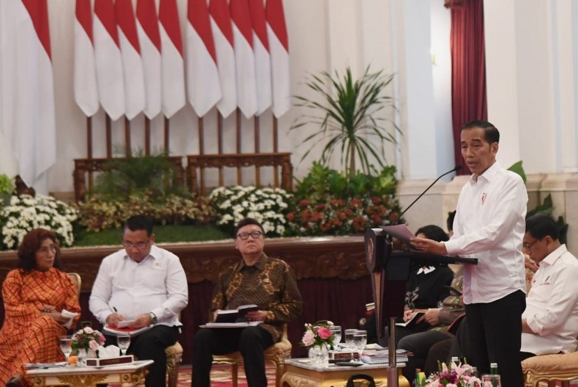 Presiden Joko Widodo menyampaikan apresiasi kepada seluruh jajaran Kabinet Kerja atas kerja keras yang telah dilakukan selama lima tahun ke belakang. 