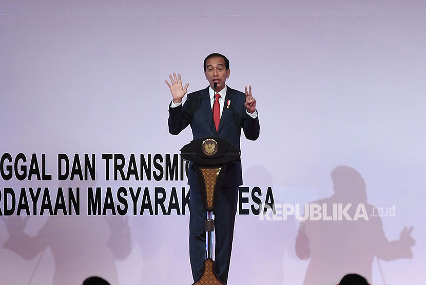 Presiden Joko Widodo menyampaikan arahan saat Pembukaan Rapat Koordinasi Nasional Pembinaan Penyelenggaraan Pemerintahan Desa, Pusat dan Daerah Tahun 2018 di Jakarta, Senin (14/5).