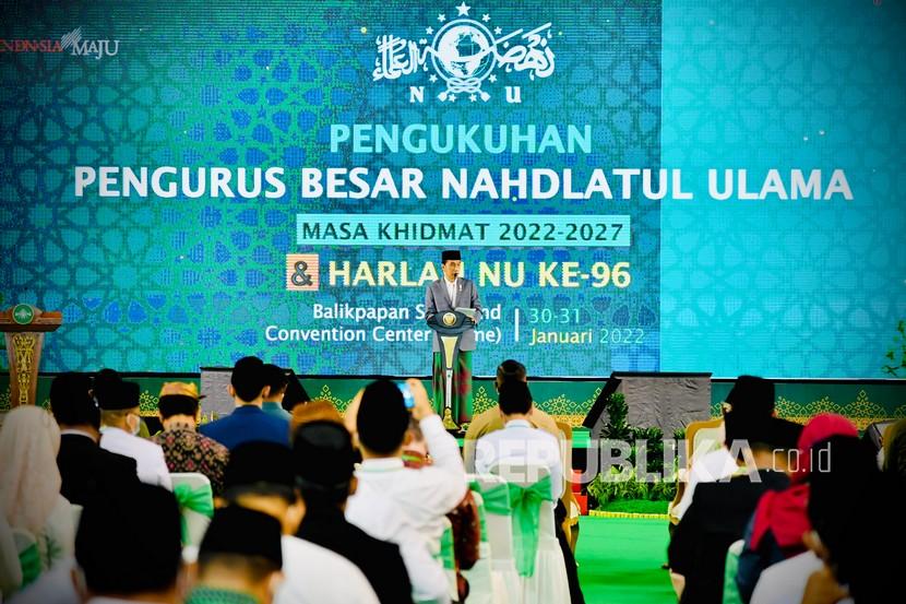 Presiden Joko Widodo menyampaikan pengarahan dalam Pengukuhan Pengurus Besar Nahdlatul Ulama (PBNU) Masa Khidmat 2022-2027 dan Harlah ke-96 NU di Balikpapan Sport and Convention Center, Kota Balikpapan, Kalimantan Timur, Senin (31/1/2022). 