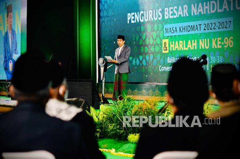 Presiden Joko Widodo menyampaikan pengarahan dalam Pengukuhan Pengurus Besar Nahdlatul Ulama (PBNU) Masa Khidmat 2022-2027 dan Harlah ke-96 NU di Balikpapan Sport and Convention Center, Kota Balikpapan, Kalimantan Timur, Senin (31/1/2022). Jokowi Ingin Nahdlatul Ulama Beri Ruang pada Kaum Muda