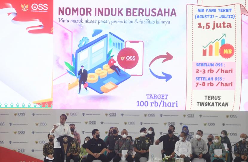 Presiden Joko Widodo menyampaikan pidato saat acara pemberian Nomor Induk Berusaha (NIB) pelaku Usaha Mikro Kecil (UMK) perseorangan tahun 2022 di Jakarta.