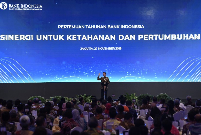 Presiden Joko Widodo menyampaikan sambutan dalam Pertemuan Tahunan Bank Indonesia Tahun 2018 di Jakarta, Selasa (27/11/2018). Dalam kesempatan tersebut, Presiden mengapresiasi langkah Bank Indonesia (BI) yang berupaya menstabilkan nilai tukar rupiah terhadap dolar Amerika.