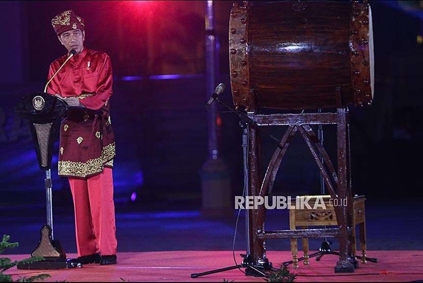 President Joko Widodo delivers his speech on the opening of the Qur'an reading competition at the Astaka Building, Deli Serdang, North Sumatra, on Sunday.