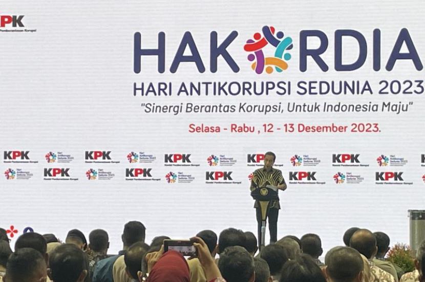 Presiden Joko Widodo menyampaikan sambutan pada Peringatan Hari Antikorupsi Sedunia (Hakordia) 2023 di Istora Senayan, Jakarta, Selasa (12/12/2023).