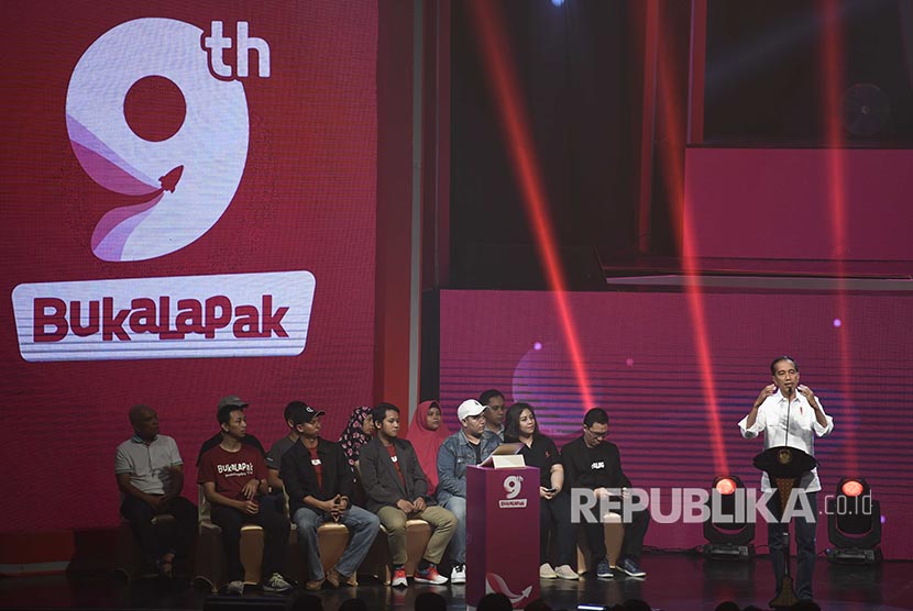 Presiden Joko Widodo menyampaikan sambutan saat menghadiri Perayaan HUT ke-9 Bukalapak di Jakarta, Kamis (10/1/2019). Bukalapak pada usia ke-9 tahun telah merangkul lebih dari empat juta pelapak dan 50 juta pengguna se-Indonesia. 