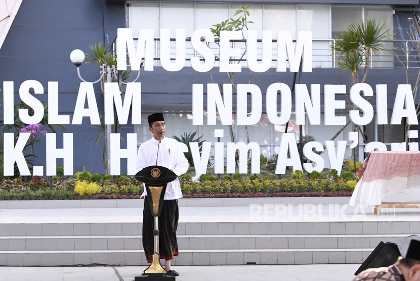 Presiden Joko Widodo menyampaikan sambutan saat meresmikan Museum Islam Indonesia KH Hasyim Asyari di Jombang, Jawa Timur, Selasa (18/12/2018).
