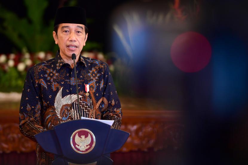 Presiden Joko Widodo (Jokowi) menegaskan komitmen pemerintah untuk menuntaskan kasus pelanggaran Hak Asasi Manusia (HAM) berat di Indonesia.
