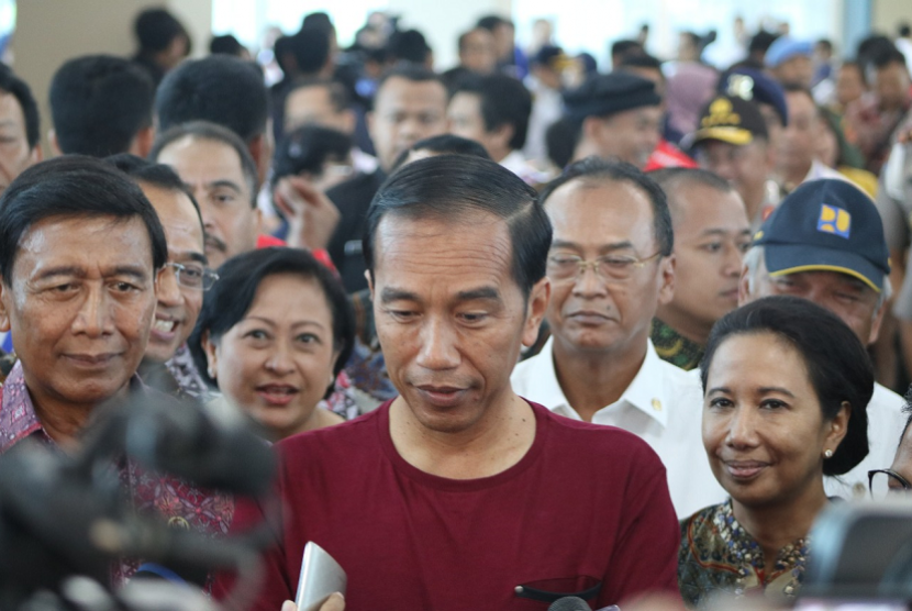 Presiden Joko Widodo meresmikan Kereta Bandara.