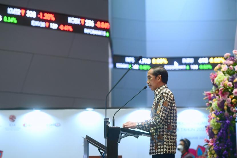 Presiden Joko Widodo meresmikan pembukaan perdagangan Bursa Efek Indonesia (BEI) tahun 2022 di Jakarta. Hingga Desember 2021, tercatat sebanyak 4,39 juta investor di Pasar Modal Indonesia telah dilindungi oleh Dana Perlindungan Pemodal (DPP). Jumlah tersebut berdasarkan jumlah sub rekening efek (SRE) yang tercatat di PT KSEI. Jumlah investor pasar modal yang dilindungi tersebut bertambah sebanyak 2.243.461 SRE atau tumbuh 104,13 persen year-to-date (ytd). 