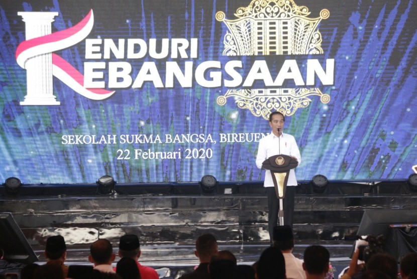 Presiden Joko Widodo saat berpidato di acara Kenduri Kebangsaan yang digelar di Yayasan Sukma, Aceh, Sabtu (22/2).