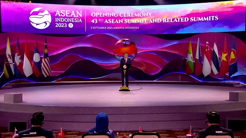 Presiden Joko Widodo saat membuka KTT ASEAN ke-43 di Jakarta