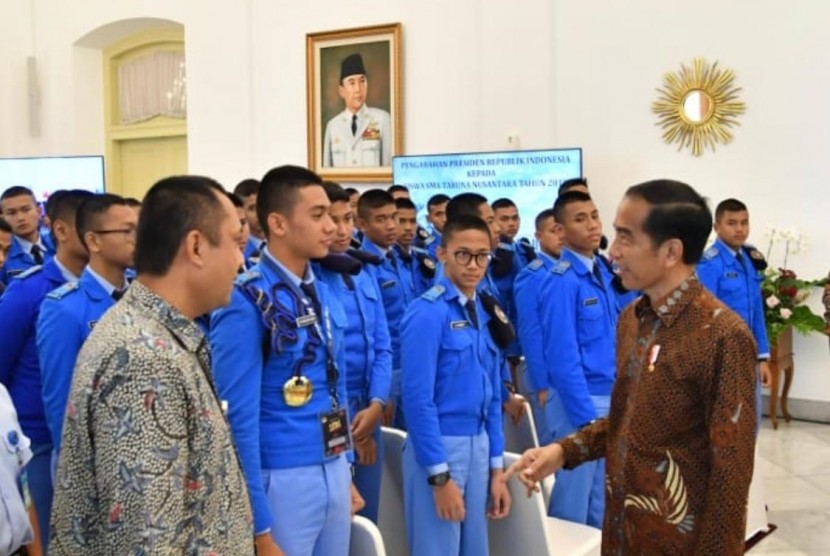 Presiden Joko Widodo saat menerima perwakilan taruna dari SMA Taruna Nusantara, Selasa (5/3).