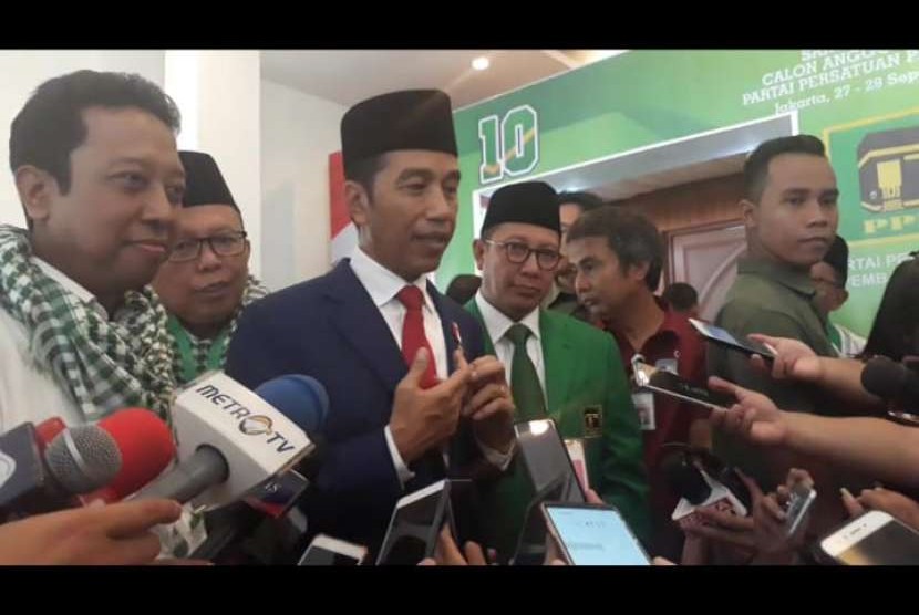 Presiden Joko Widodo saat menghadiri Rapimnas III dan Santiaji Nasional Calon Anggota Legislatif PPP di Asrama Haji, Pondok Gede, Kamis (27/9).