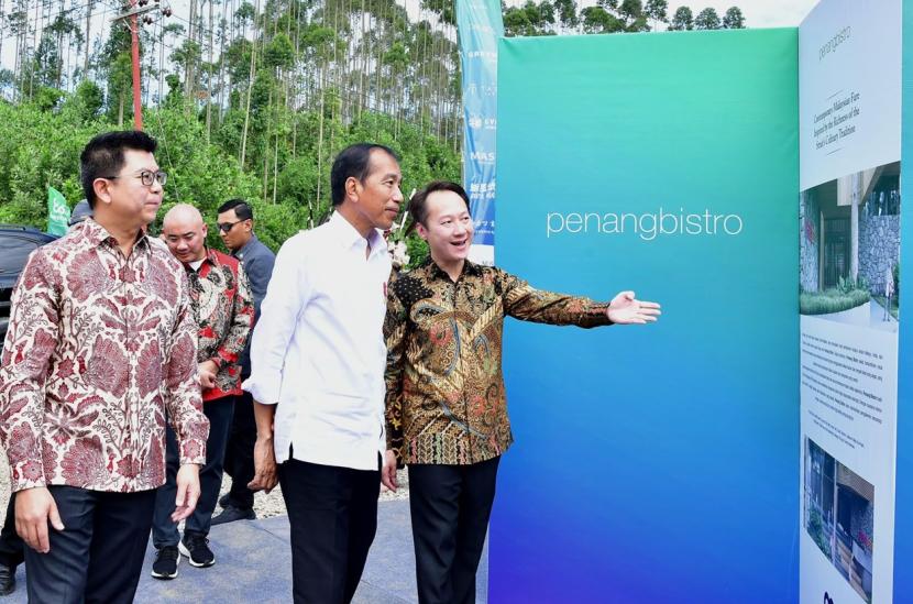 Presiden Joko Widodo saat seremoni peletakan batu pertama pembangunan Arena Botanika di Kawasan IKN, Rabu (5/6/2024).