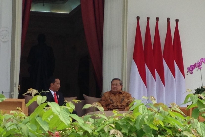 Presiden Joko Widodo terima kunjungan mantan Presiden Susilo Bambang yudhoyono di Istana Negara, Jakarta, Jumat (27/10).