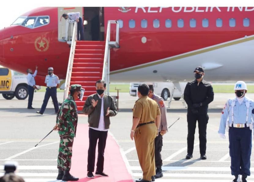 Presiden Joko Widodo tiba di Lampung untuk meresmikan Bendungan Way Sekampung di Kabupaten Pringsewu, Kamis (2/9).