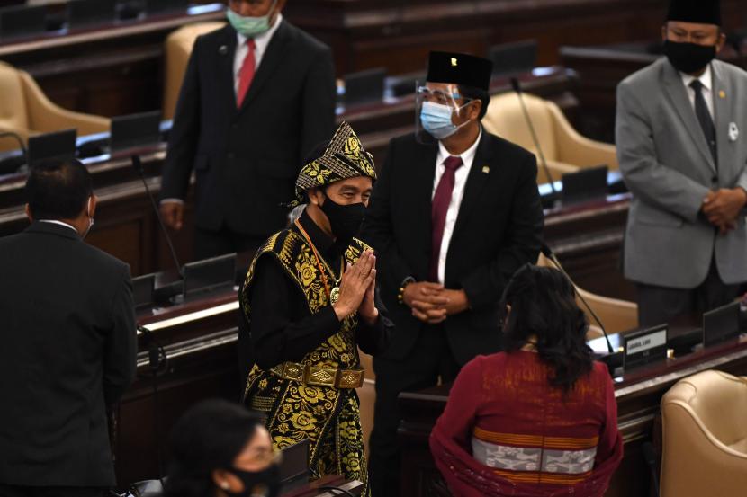 Presiden Joko Widodo tiba di lokasi sidang tahunan MPR dan Sidang Bersama DPR-DPD di Komplek Parlemen, Senayan, Jakarta, Jumat (14/8/2020). 
