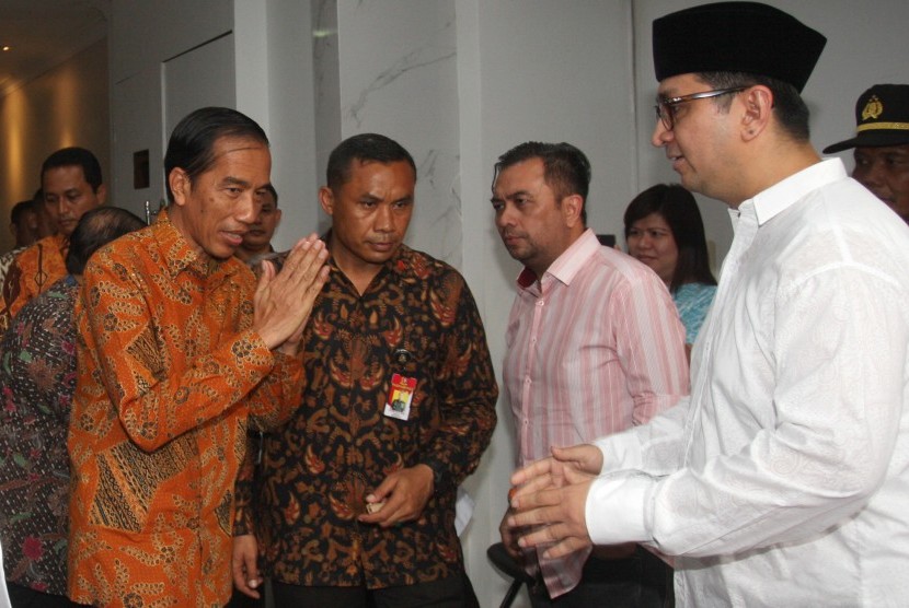 Presiden Joko Widodo tiba di Rumah Sakit Abdi Waluyo, Jakarta, Jum'at (8/4), 