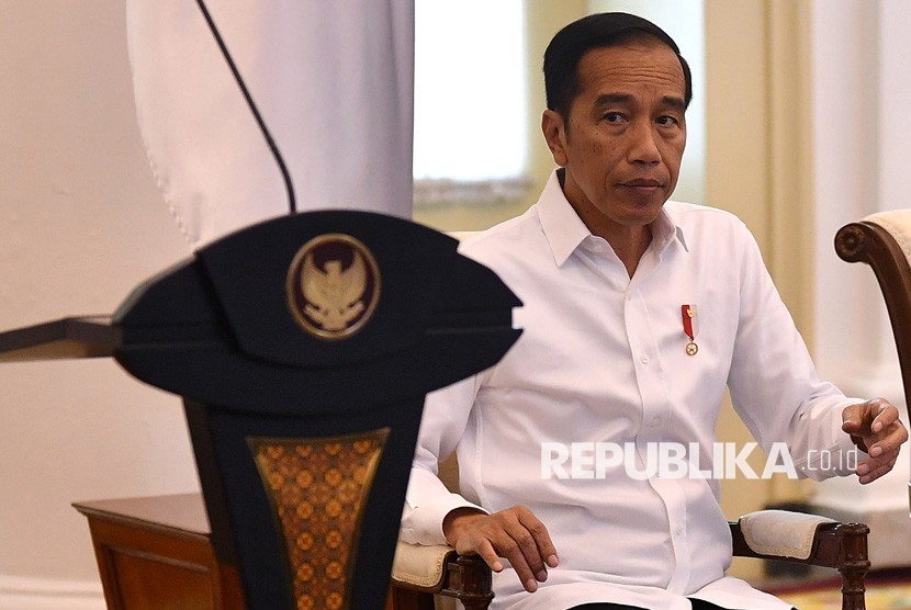 Presiden Joko Widodo tiba untuk memimpin Sidang Kabinet Paripurna di Istana Bogor, Jawa Barat, Selasa (11/2/2020). Jokowi minta para menteri memperhatikan empat komponen dalam akselerasi peringkat kemudahan berbisnis.