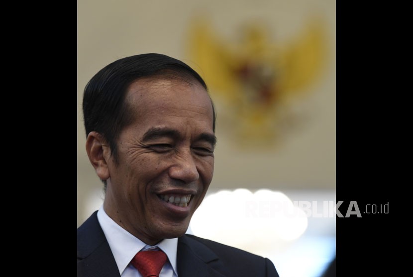 Presiden Joko Widodo usai menerima Ketua Dewan Pengarah Badan Pembinaan Ideologi Pancasila (BPIP) Megawati Soekarnoputri dan Wakil Dewan Pengarah BPIP Try Sutrisno di Istana Merdeka, Jakarta, Selasa (21/5/19).