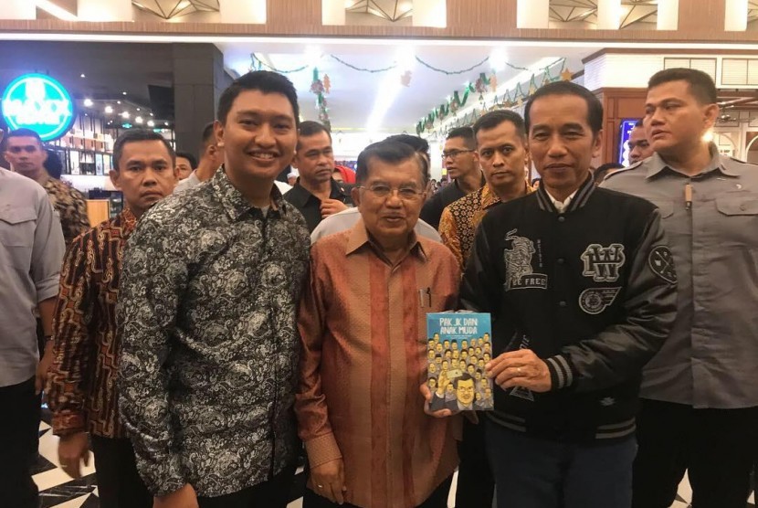 Presiden Joko Widodo, Wapres Jusuf Kalla, dan Editor Buku 