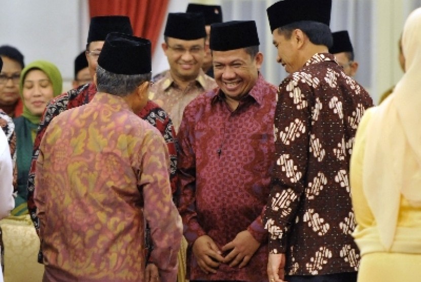 Presiden Joko Widodo, Wapres Jusuf Kalla, dan Wakil Ketua DPR Fahri Hamzah (tengah).