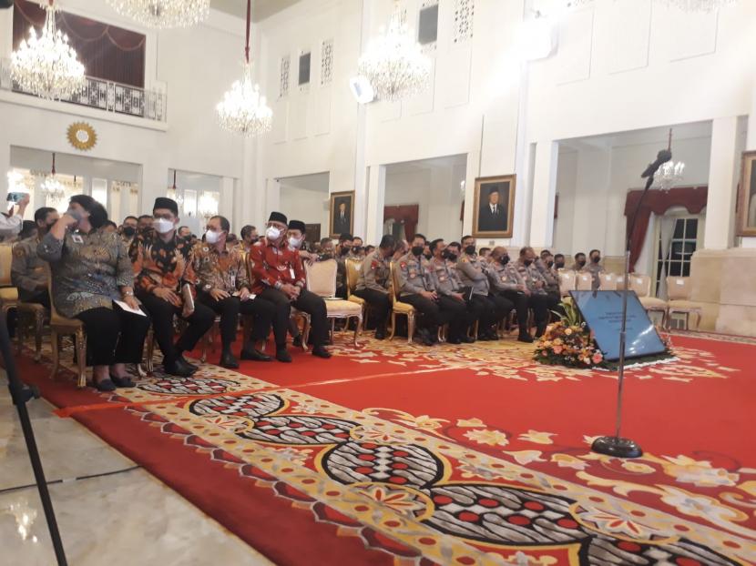 Presiden Jokowi akan memberikan pengarahan kepada jajaran pejabat Kepolisian Negara Republik Indonesia (Polri) yang meliputi pejabat utama Mabes Polri, Kapolda, dan Kapolres dari seluruh Indonesia di Istana Negara, Jakarta, Jumat (14/10). 