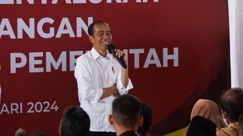 Presiden Jokowi berbicara saat distribusi BLT El Nino