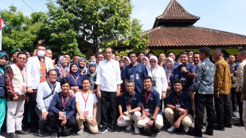 Presiden Jokowi berikan bantuan pangan CBP