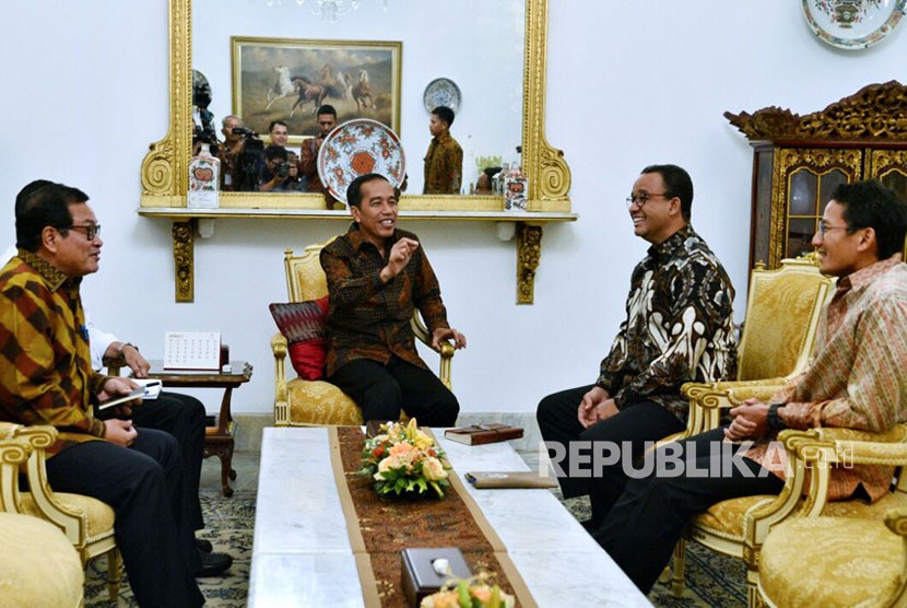 Presiden Jokowi bertemu dengan Gubernur DKI Anies Baswedan dan Wagub Sandiaga Uno.