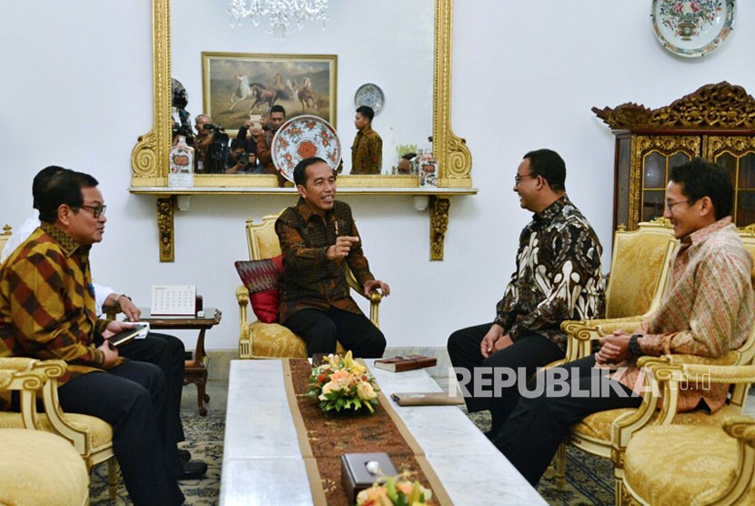 Presiden Jokowi bertemu dengan Gubernur DKI Anies Baswedan dan Wagub Sandiaga Uno.
