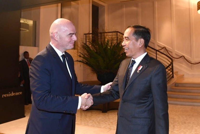 Presiden Jokowi bertemu Presiden FIFA Gianni Infantino di Bangkok, Thailand 
