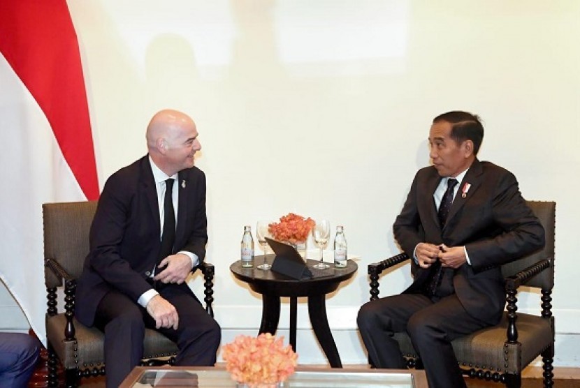 Presiden Jokowi bertemu Presiden FIFA Gianni Infantino di Thailand