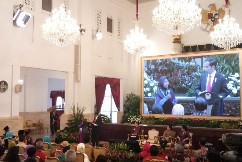 Presiden Jokowi dalam acara silaturahmi dengan para penerima JKN-KIS di Istana Negara, Rabu (23/5).