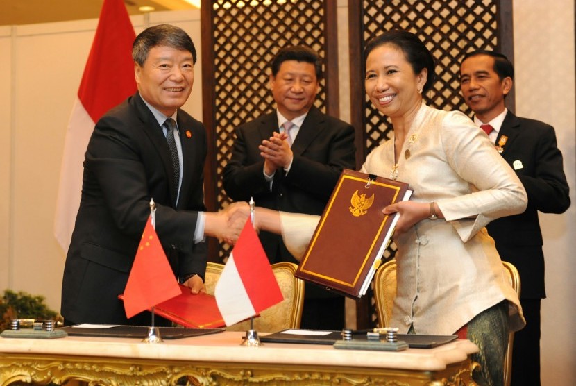 Presiden Jokowi dan Presiden RRC Xi Jinping menyaksikan penandatanganan MoU oleh Menteri BUMN dan Ketua Badan Perencanaan Pembangunan RRC, di Jakarta, Rabu (22/4).
