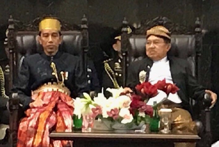 President Joko Widodo (left) and Vice President Jusuf Kalla.